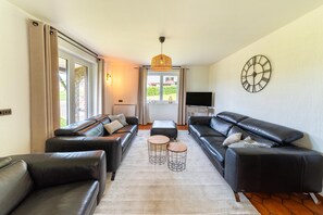 Smart TV, table tennis, offices