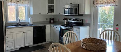 Microondas, horno, parrilla de estufa y lavavajillas