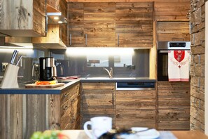 Kühlschrank, Ofen, Herdplatte, Geschirrspüler