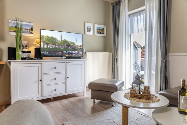 Tv, böcker och en stereo