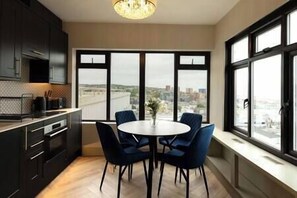 Fridge, oven, stovetop, coffee/tea maker