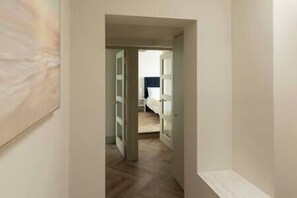 2 habitaciones, tabla de planchar con plancha, internet y ropa de cama 