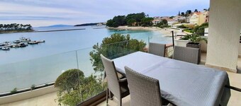 2-bedroom apartment beachfront with perfect sea view delightful Padova II