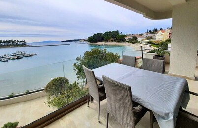 2-bedroom apartment beachfront with perfect sea view delightful Padova II