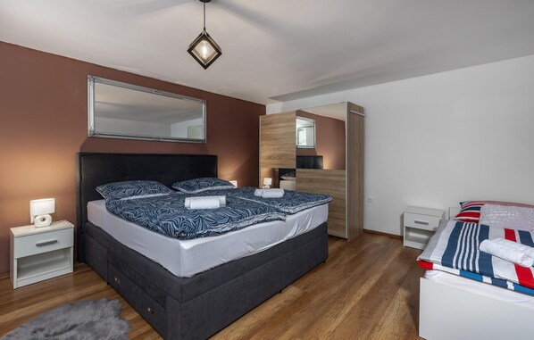 1 bedroom, in-room safe, travel cot, free WiFi