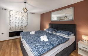 1 bedroom, in-room safe, travel crib, free WiFi