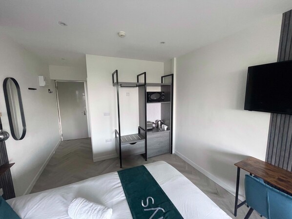 House | 1 bedroom, laptop workspace, iron/ironing board