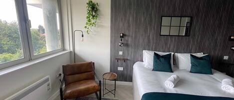 House | 1 bedroom, laptop workspace, iron/ironing board