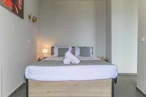 WiFi, bed sheets