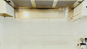 A kitchen with a gas stove, oven, and a coffee maker. - Beautiful apartment in the center of Barcelona (Barcelona)