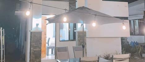 تناول الطعام بالخارج