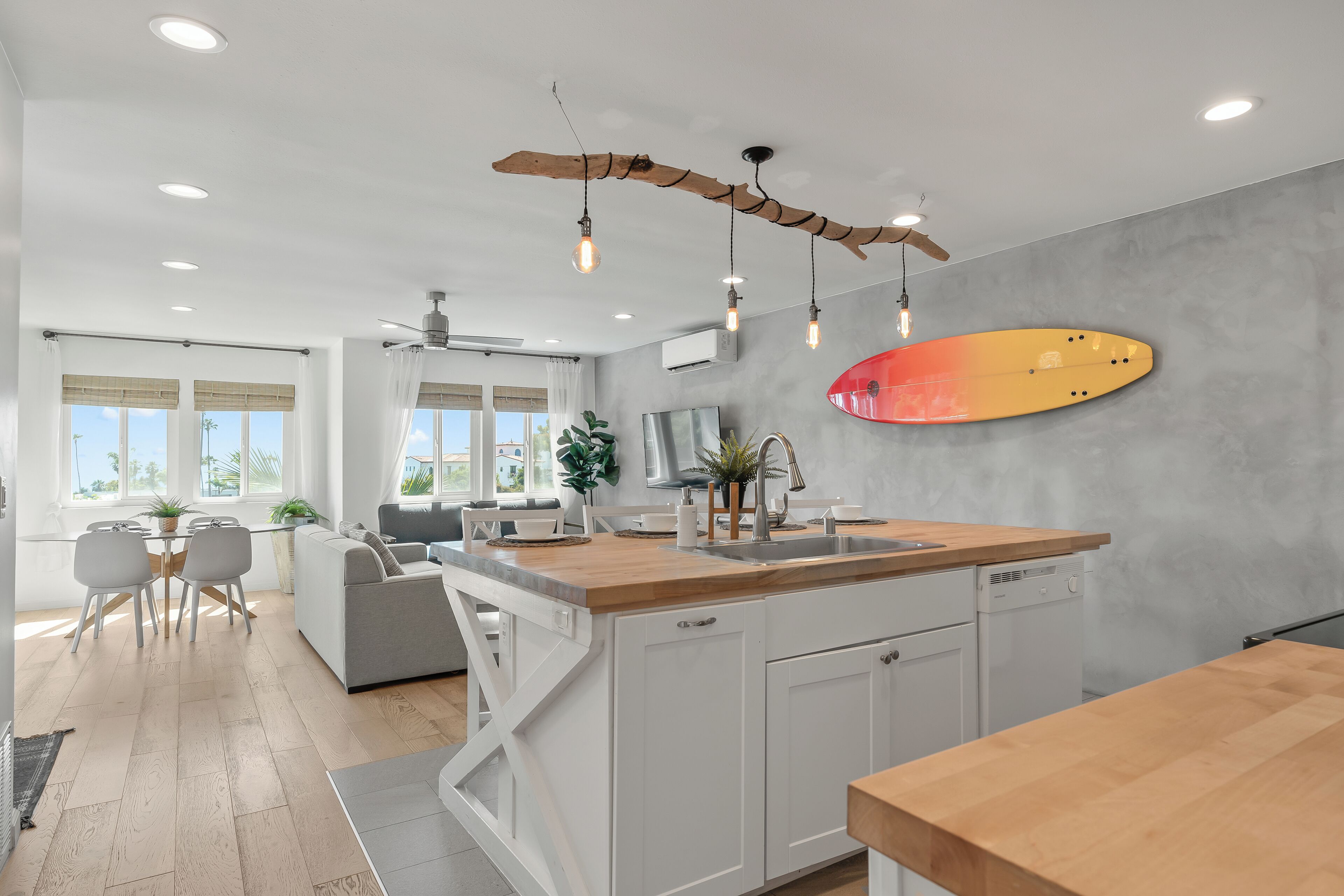 Ocean View + Deck, Walk To Trestles Beach | El Camino Surfhouse B By Avantstay - 聖克萊門特