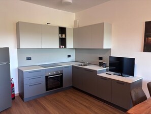 Fridge, oven, coffee/tea maker, cookware/dishes/utensils