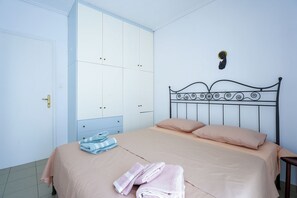 1 bedroom, iron/ironing board, WiFi, bed sheets