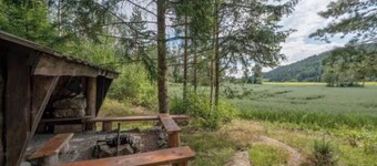 Veslestua - den lille landhandelen ved vannet /Historic Norwegian cabin