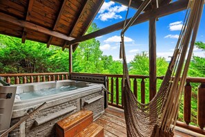 Outdoor spa tub - Peaceful 2BR w/MTN Views*Hot Tub*Bonus Loft*Community Pool (Sevierville)