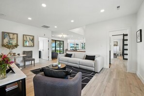 TV connectée, jeux vidéo, livres, médiathèque