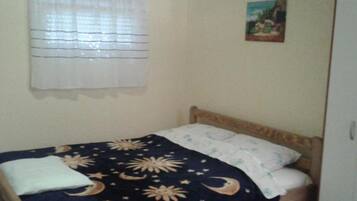 Studio (Studio Apartment)