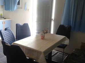 ์คํ๋์ค (Studio Apartment) | ์ ์ฉ ์ฃผ๋ฐฉ | ๋์ฅ๊ณ
