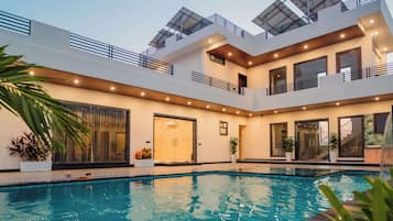 Kolam renang terbuka