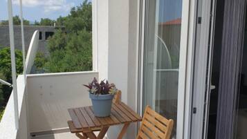 Apartment (One Bedroom Apartment with Balcony an) | Balcony