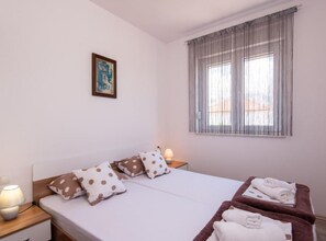 Huoneisto (One Bedroom Apartment with Balcony an) | 4 makuuhuonetta