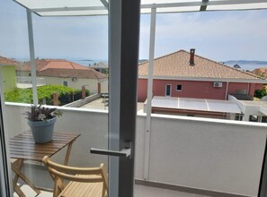 Lägenhet (One Bedroom Apartment with Balcony an) | Balkong