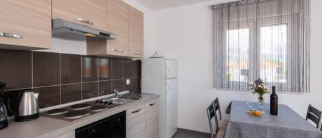 Appartement (One Bedroom Apartment with Balcony an) | Cuisine privée | Réfrigérateur