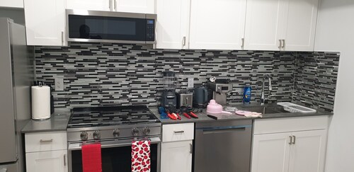 Cozy MountZion 2BR Suite - Londonderry Mall & Henday