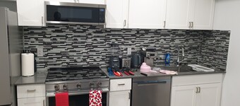 Cozy MountZion 2BR Suite - Londonderry Mall & Henday