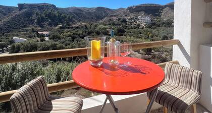 Rambla Retreats apt Naranja, shared pool, hot tub, amazing views, Rambla de Oria