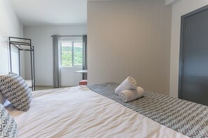 WiFi, bed sheets