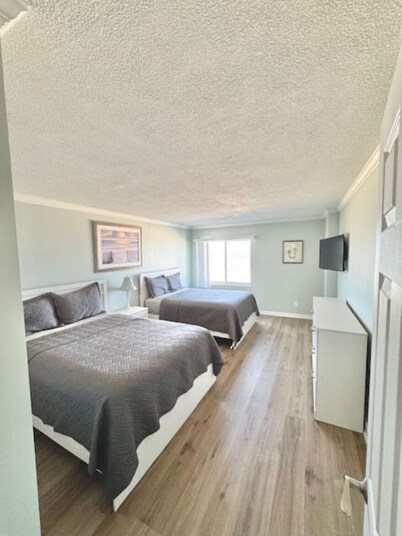 Oceanfront Balcony! Brand New Kitchen|Huge Bedroom