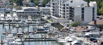Oceanfront Balcony! Brand New Kitchen|Huge Bedroom