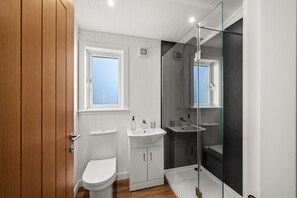 Cottage | Bathroom - Paddock Lodges Junior 2 Bed Chalet (Perth)