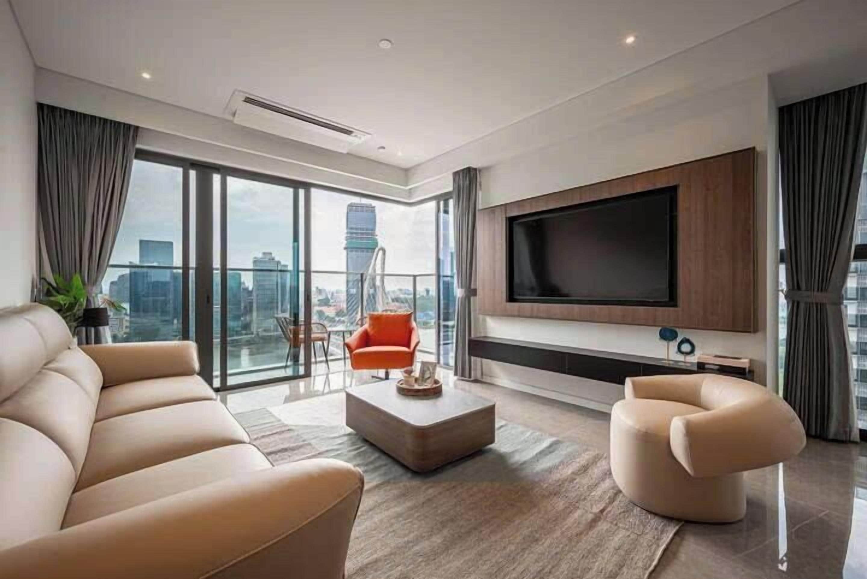 Apartamento de lujo, 3 habitaciones, balcón, vistas a la ciudad | Ropa de cama hipoalergénica, minibar, escritorio