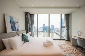 奢華公寓, 3 間臥室, 露台, 城市景 | 防敏寢具、迷你吧、書桌、手提電腦工作空間
