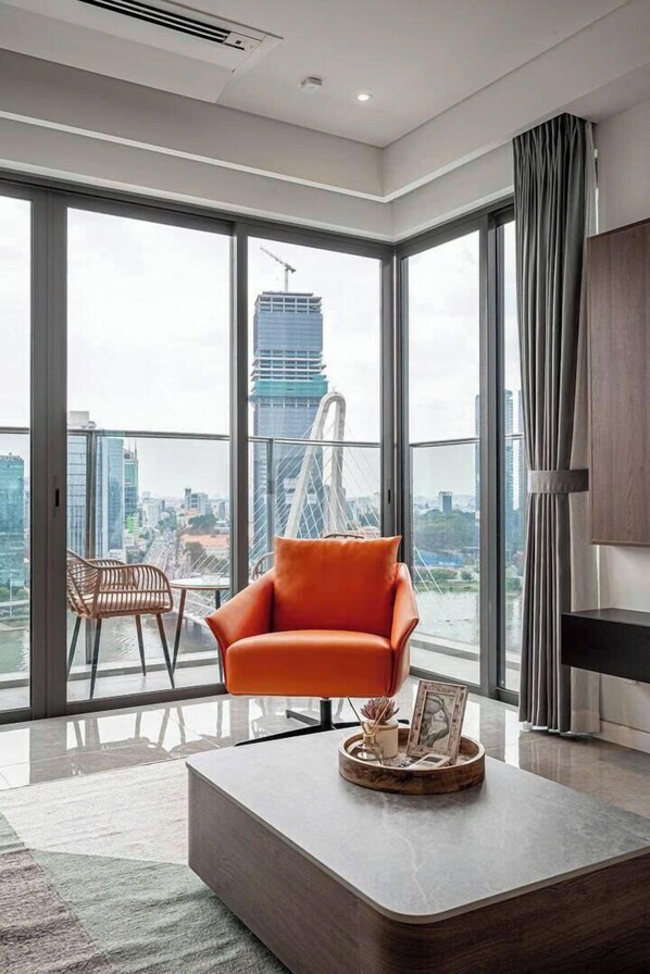 Luxury Apartment, 3 Bedrooms, Balcony, City View