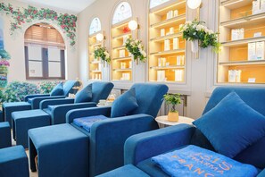 Whirlpool, Hydrotherapie, Aromatherapie, Warmsteinmassagen