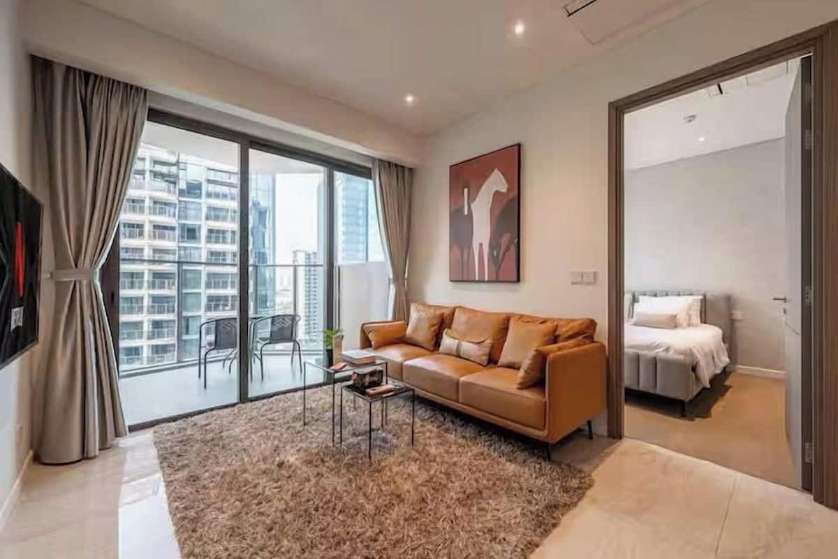 Appartement Luxe, 1 chambre, balcon, vue ville | Literie hypoallergénique, minibar, bureau