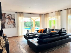 Télévision, cheminée