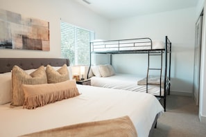 1 bedroom, iron/ironing board, free WiFi, bed sheets - Comfort Meets Convenience in Downtown SLC (Salt Lake City)