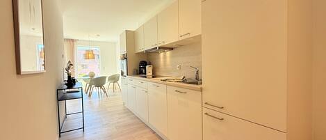 Fridge, oven, stovetop, dishwasher