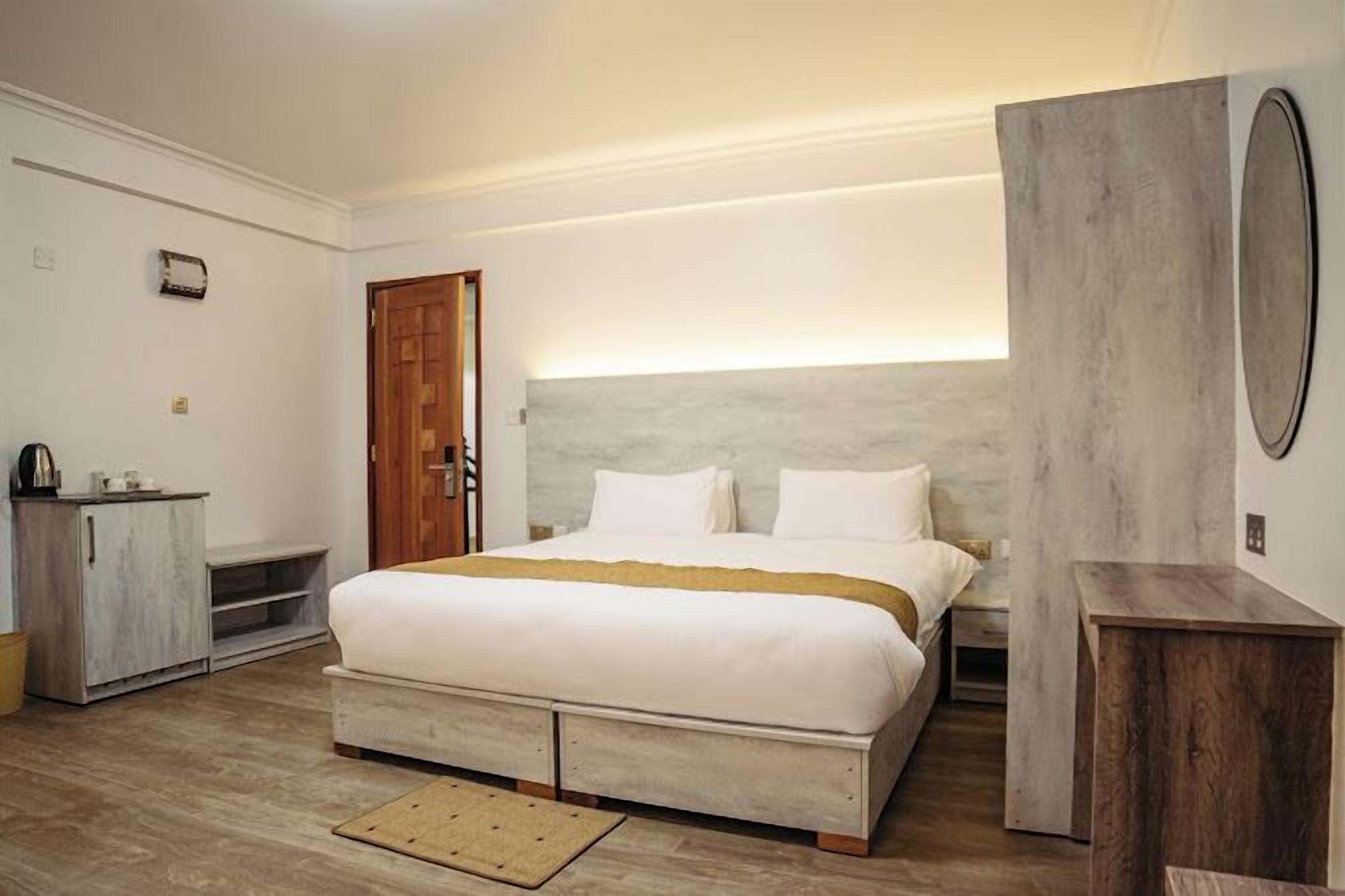 Tweepersoonskamer, uitzicht op de stad | Individueel gedecoreerd, individueel gemeubileerd, gratis wifi