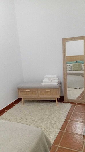 Iron/ironing board, free WiFi, bed sheets