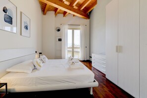 In-room safe, free WiFi, wheelchair access
