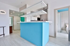 Fridge, oven, dishwasher, cookware/dishes/utensils - GuestHost - Vento di Mare House (Naples)