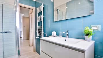 Dusche, Bidet, Handtücher