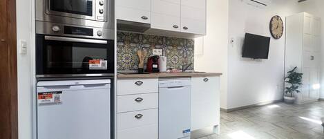 Fridge, microwave, oven, dishwasher