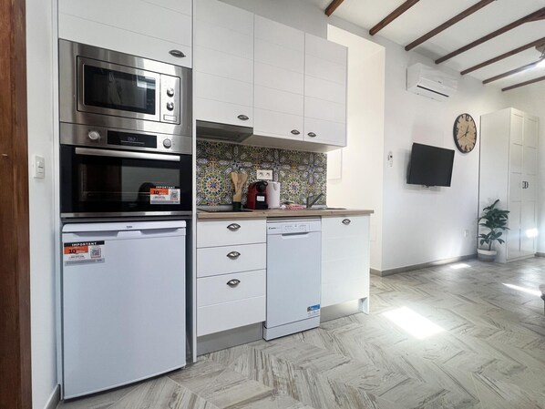 Fridge, microwave, oven, dishwasher